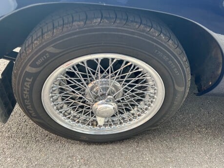 MG B ROADSTER 16