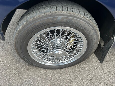 MG B ROADSTER 18