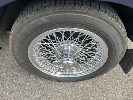 MG B ROADSTER 19