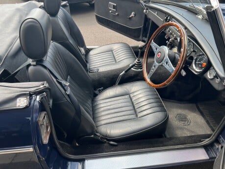 MG B ROADSTER 21
