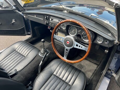 MG B ROADSTER 25