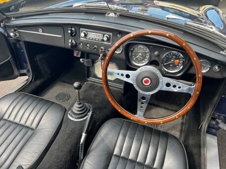 MG B ROADSTER 26