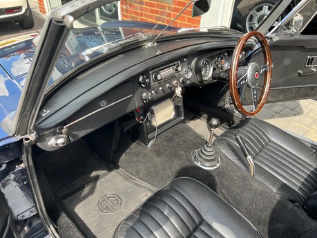 MG B ROADSTER 30