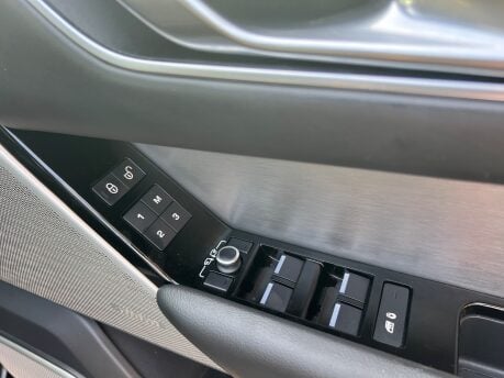 Land Rover Range Rover Velar 2.0 D240 SE SUV 5dr Diesel Auto 4WD Euro 6 (s/s) (240 ps) 32