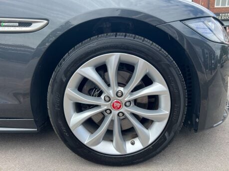 Jaguar XF 2.0d R-Sport Saloon 4dr Diesel Auto AWD Euro 6 (s/s) (180 ps) 4