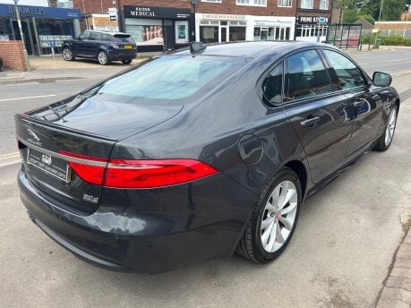 Jaguar XF 2.0d R-Sport Saloon 4dr Diesel Auto AWD Euro 6 (s/s) (180 ps) 8
