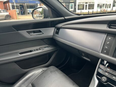 Jaguar XF 2.0d R-Sport Saloon 4dr Diesel Auto AWD Euro 6 (s/s) (180 ps) 21