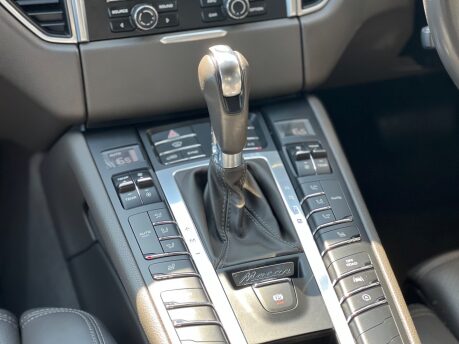 Porsche Macan 3.0 TD V6 S SUV 5dr Diesel PDK 4WD Euro 6 (s/s) (258 ps) 16
