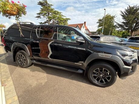 Toyota Hilux 2.8 D-4D Invincible X Pickup Double Cab 4dr Diesel Auto 4WD Euro 6 (204 ps) 10