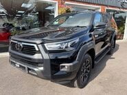 Toyota Hilux 2.8 D-4D Invincible X Pickup Double Cab 4dr Diesel Auto 4WD Euro 6 (204 ps) 1
