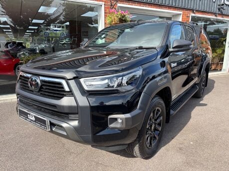 Toyota Hilux 2.8 D-4D Invincible X Pickup Double Cab 4dr Diesel Auto 4WD Euro 6 (204 ps)