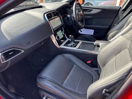 Jaguar XE 2.0 P250i R-Dynamic HSE Saloon 4dr Petrol Auto Euro 6 (s/s) (250 ps) 10