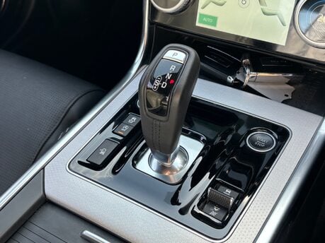 Jaguar XE 2.0 P250i R-Dynamic HSE Saloon 4dr Petrol Auto Euro 6 (s/s) (250 ps) 32