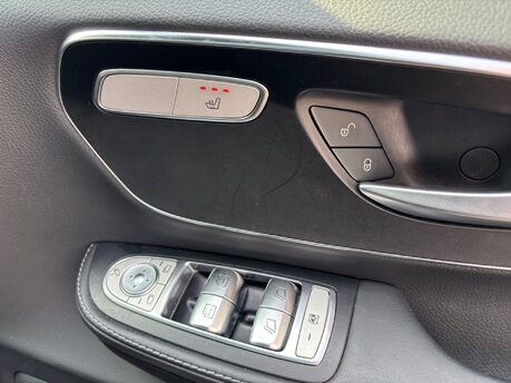 Mercedes-Benz V Class 2.0 V300d AMG Line MPV 5dr Diesel G-Tronic+ Euro 6 (s/s) LWB (237 ps) 29