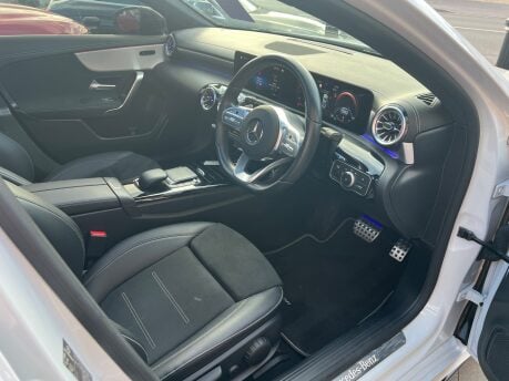 Mercedes-Benz A Class A 200 AMG LINE EDITION PREMIUM PLUS 17