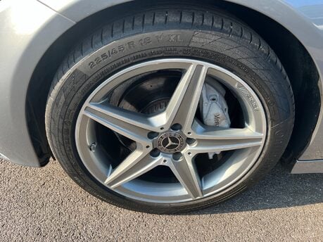 Mercedes-Benz C Class 2.1 C220 BlueTEC AMG Line (Premium) Saloon 4dr Diesel G-Tronic+ Euro 6 18