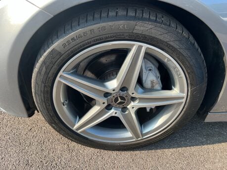 Mercedes-Benz C Class 2.1 C220 BlueTEC AMG Line (Premium) Saloon 4dr Diesel G-Tronic+ Euro 6 18