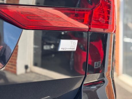 Volvo XC60 2.0h T6 Recharge 18.8kWh Core Petrol Plug-in Hybrid Auto AWD Euro 6 350BHP 17