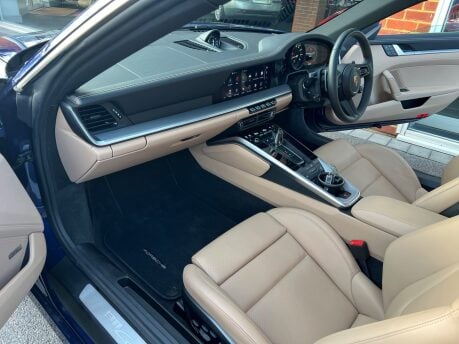 Porsche 911 3.0T 992 Carrera Coupe 2dr Petrol PDK Euro 6 (s/s) (385 ps) 37