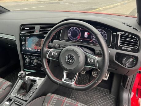 Volkswagen Golf GTI TSI 19