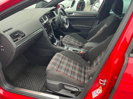 Volkswagen Golf GTI TSI 28
