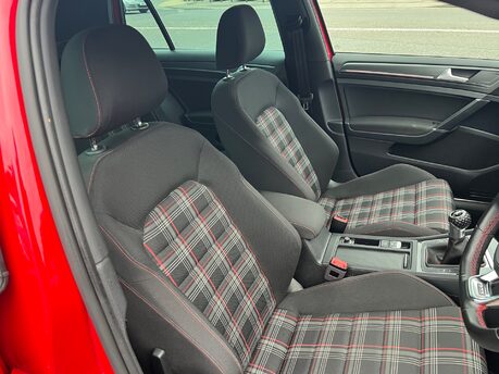 Volkswagen Golf GTI TSI 16
