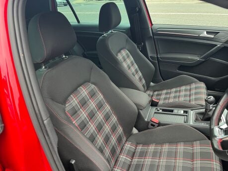 Volkswagen Golf GTI TSI 16