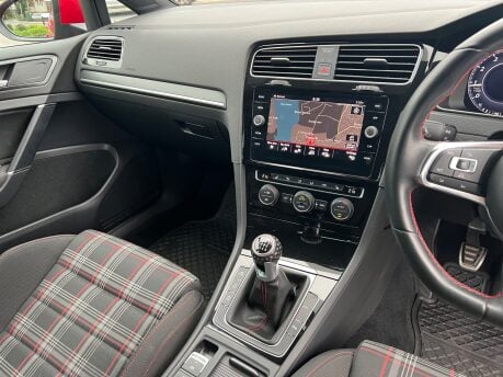 Volkswagen Golf GTI TSI 21