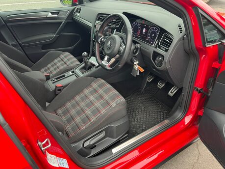 Volkswagen Golf GTI TSI 13