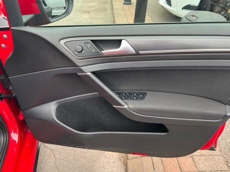 Volkswagen Golf GTI TSI 17