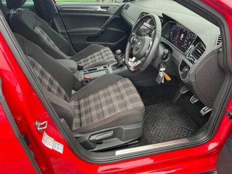 Volkswagen Golf GTI TSI 14