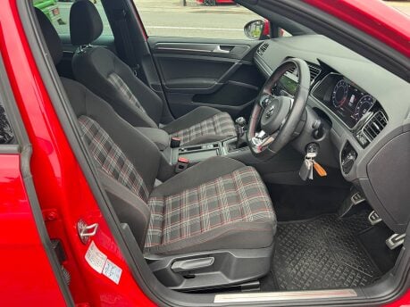 Volkswagen Golf GTI TSI 15