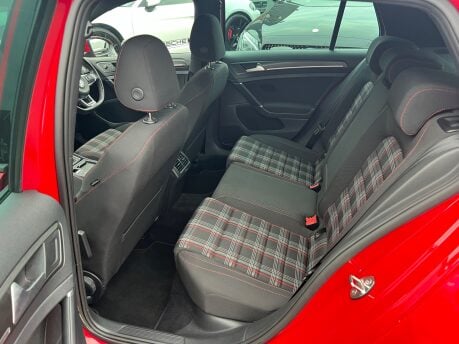 Volkswagen Golf GTI TSI 24