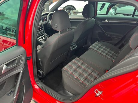 Volkswagen Golf GTI TSI 23