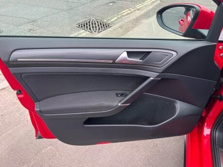 Volkswagen Golf GTI TSI 30