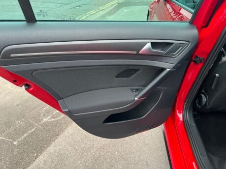 Volkswagen Golf GTI TSI 26