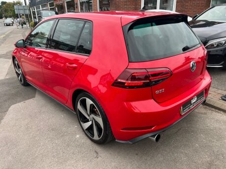 Volkswagen Golf GTI TSI 9