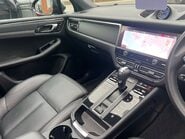 Porsche Macan PDK 33