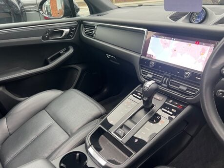 Porsche Macan PDK 33