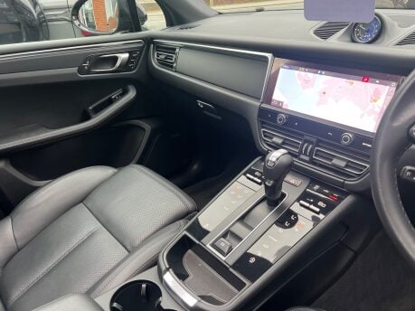 Porsche Macan PDK 33