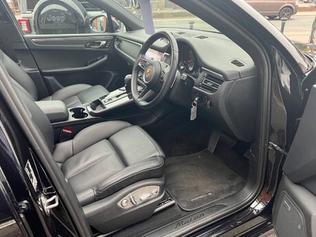 Porsche Macan PDK 21