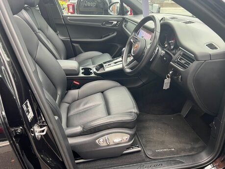 Porsche Macan PDK 22