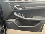 Porsche Macan PDK 27