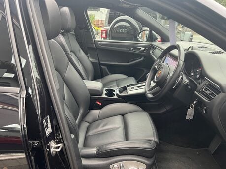 Porsche Macan PDK 23