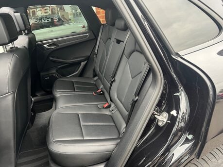 Porsche Macan PDK 37