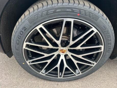 Porsche Macan PDK 17