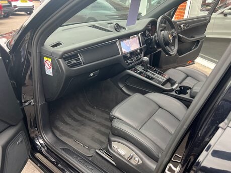 Porsche Macan PDK 39