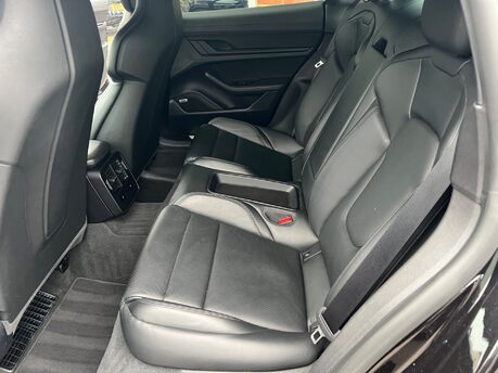 Porsche Taycan 500kW Turbo 93kWh 4dr 29