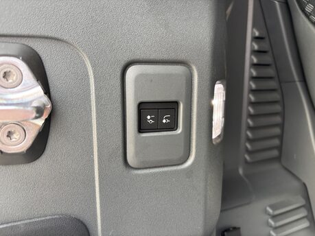 Land Rover Defender 2.0 P300 S SUV 3dr Petrol Auto 4WD Euro 6 (s/s) (300 ps) 16