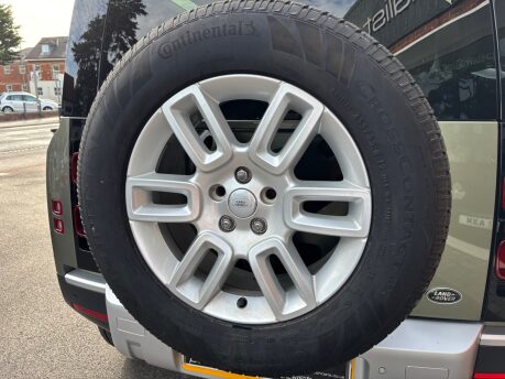 Land Rover Defender 2.0 P300 S SUV 3dr Petrol Auto 4WD Euro 6 (s/s) (300 ps) 17